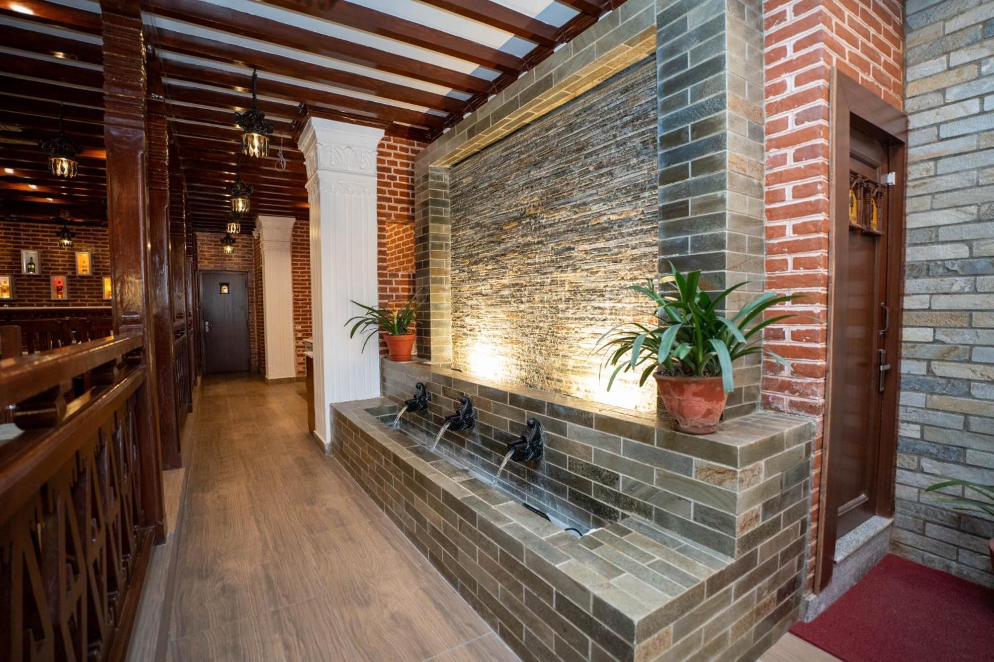 Airport Himalaya Boutique Hotel Katmandu Eksteriør billede